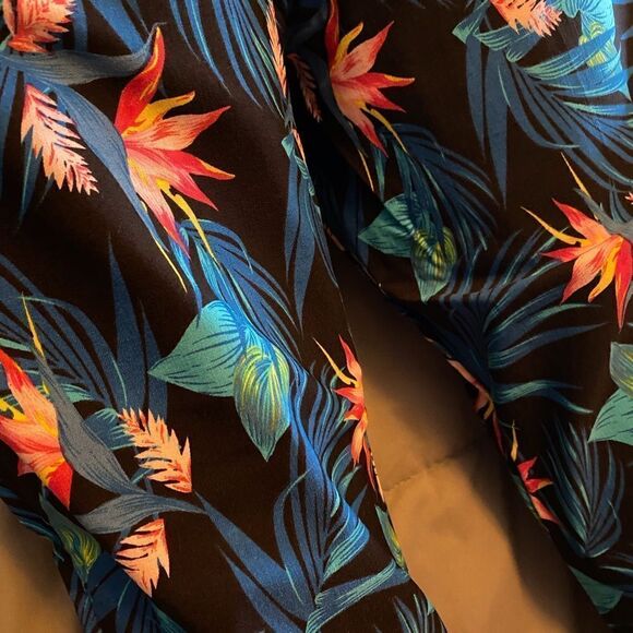 Gorgeous Tropical Capri Pants NWT - Picture 6 of 6